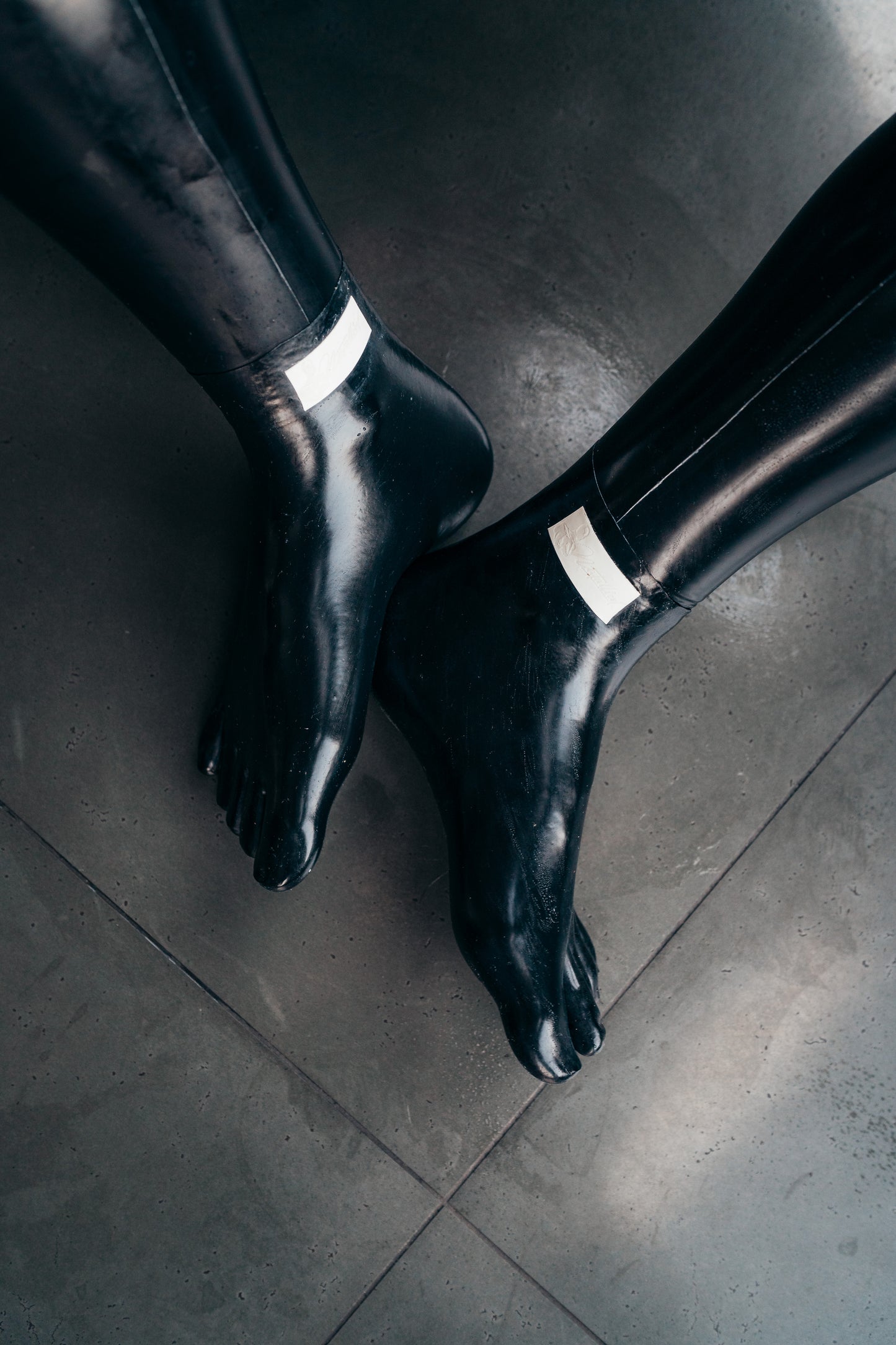 Latex-Zehensocken – Verehre jeden Schritt